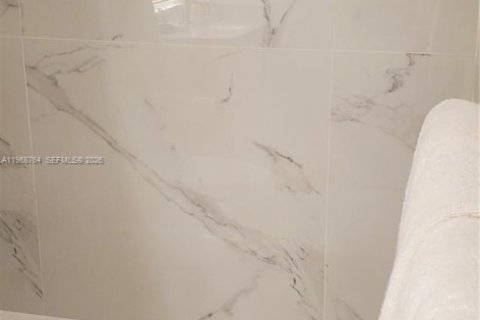 Condo in Pembroke Pines, Florida, 2 bedrooms  № 2031729 - photo 16