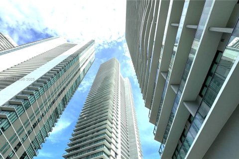 Copropriété à louer à Miami, Floride: 3 chambres, 103.12 m2 № 1965246 - photo 1