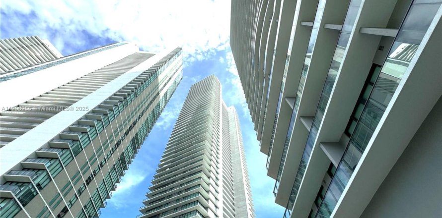 Condo à Miami, Floride, 3 chambres  № 1965246