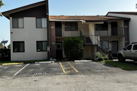 Condo in Margate, Florida, 2 bedrooms  № 941295 - photo 1