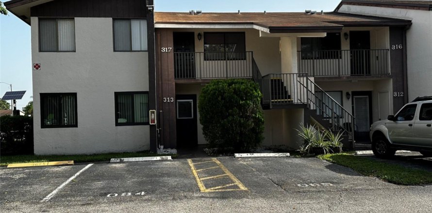 Condo in Margate, Florida, 2 bedrooms № 941295