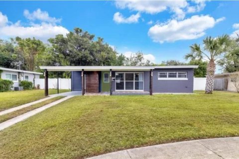 House in Orlando, Florida 2 bedrooms, 97.08 sq.m. № 1775664 - photo 1