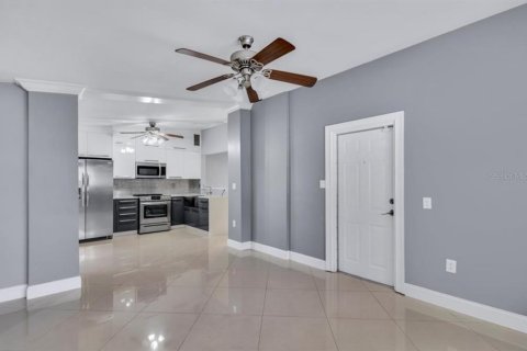 House in Orlando, Florida 2 bedrooms, 97.08 sq.m. № 1775664 - photo 5