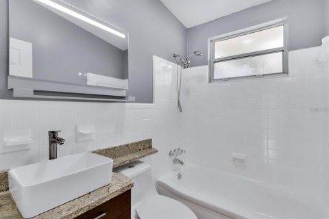 House in Orlando, Florida 2 bedrooms, 97.08 sq.m. № 1775664 - photo 6
