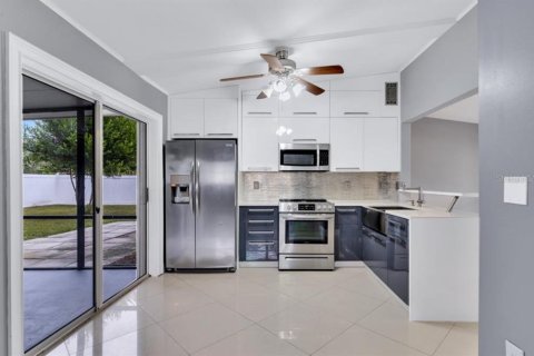 House in Orlando, Florida 2 bedrooms, 97.08 sq.m. № 1775664 - photo 3