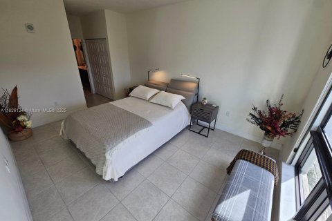Condo in Doral, Florida, 3 bedrooms  № 1957689 - photo 12
