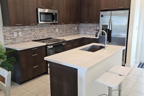 Condo in Doral, Florida, 3 bedrooms  № 1957689 - photo 1