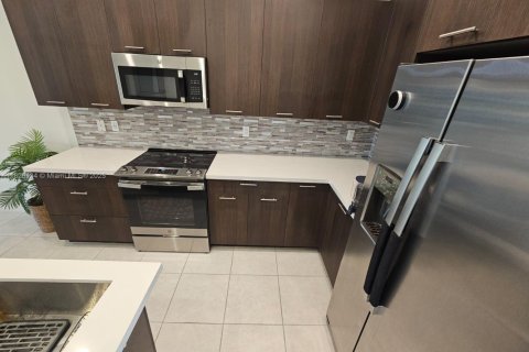Condo in Doral, Florida, 3 bedrooms  № 1957689 - photo 3