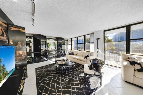 Снять в аренду кондоминиум в Халландейл-Бич, Флорида 2 спальни, 132.85м2, № 1991598 - фото 4