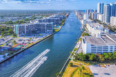 Снять в аренду кондоминиум в Халландейл-Бич, Флорида 2 спальни, 132.85м2, № 1991598 - фото 28