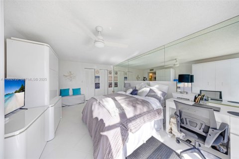 Снять в аренду кондоминиум в Халландейл-Бич, Флорида 2 спальни, 132.85м2, № 1991598 - фото 20