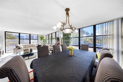 Снять в аренду кондоминиум в Халландейл-Бич, Флорида 2 спальни, 132.85м2, № 1991598 - фото 9