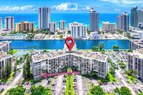 Снять в аренду кондоминиум в Халландейл-Бич, Флорида 2 спальни, 132.85м2, № 1991598 - фото 24