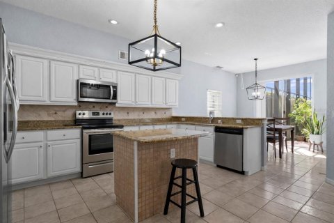 House in Orlando, Florida 5 bedrooms, 347.36 sq.m. № 2100031 - photo 12
