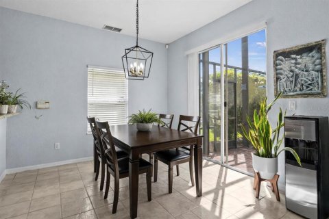 House in Orlando, Florida 5 bedrooms, 347.36 sq.m. № 2100031 - photo 13