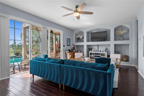 House in Orlando, Florida 5 bedrooms, 347.36 sq.m. № 2100031 - photo 10