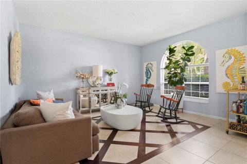 House in Orlando, Florida 5 bedrooms, 347.36 sq.m. № 2100031 - photo 8