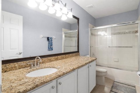 House in Orlando, Florida 5 bedrooms, 347.36 sq.m. № 2100031 - photo 24