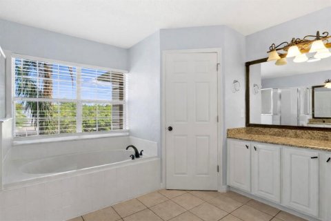 House in Orlando, Florida 5 bedrooms, 347.36 sq.m. № 2100031 - photo 20
