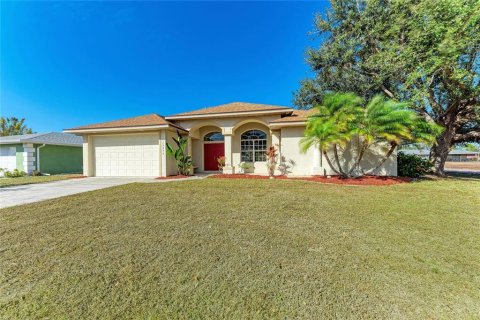Villa ou maison à vendre à Punta Gorda, Floride: 3 chambres, 205.13 m2 № 2135879 - photo 2