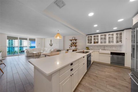 Condominio en venta en Hollywood, Florida, 2 dormitorios, 123.93 m2 № 2152638 - foto 13