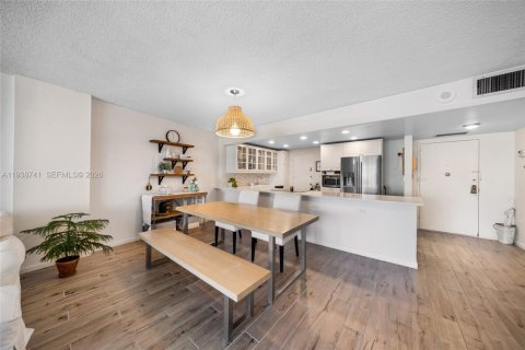 Condominio en venta en Hollywood, Florida, 2 dormitorios, 123.93 m2 № 2152638 - foto 11