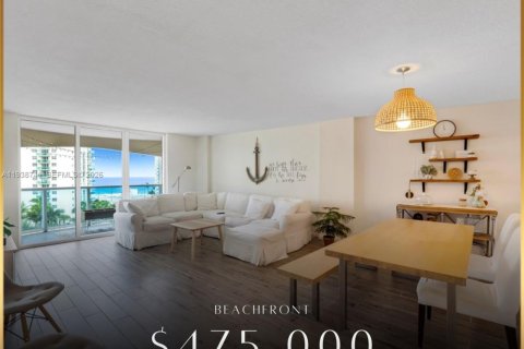 Condominio en venta en Hollywood, Florida, 2 dormitorios, 123.93 m2 № 2152638 - foto 3