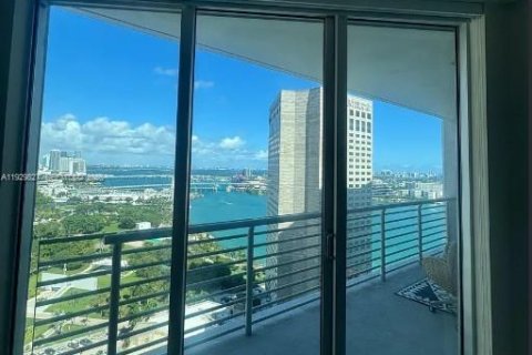 Condominio en alquiler en Miami, Florida, 1 dormitorio, 78.6 m2 № 1988625 - foto 1