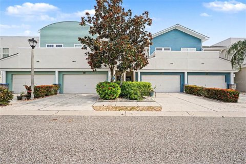 Townhouse in Tarpon Springs, Florida 3 bedrooms, 211.35 sq.m. № 2406881 - photo 5