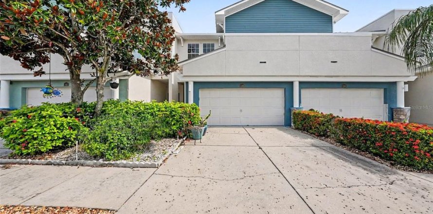 Townhouse in Tarpon Springs, Florida 3 bedrooms, 211.35 sq.m. № 2406881