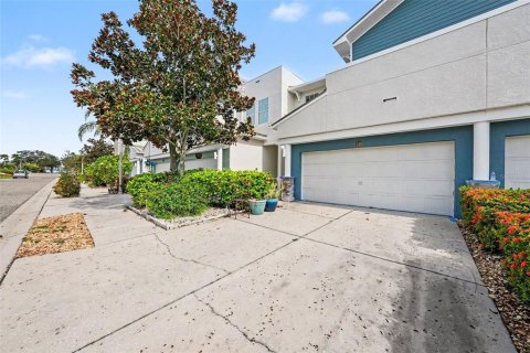 Townhouse in Tarpon Springs, Florida 3 bedrooms, 211.35 sq.m. № 2406881 - photo 6
