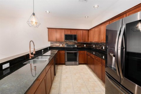 Townhouse in Tarpon Springs, Florida 3 bedrooms, 211.35 sq.m. № 2406881 - photo 12