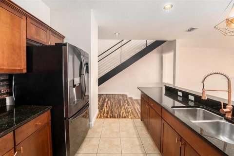 Townhouse in Tarpon Springs, Florida 3 bedrooms, 211.35 sq.m. № 2406881 - photo 13