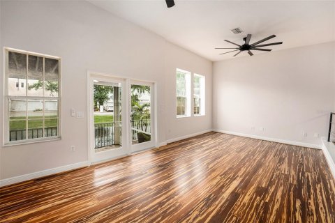 Townhouse in Tarpon Springs, Florida 3 bedrooms, 211.35 sq.m. № 2406881 - photo 9
