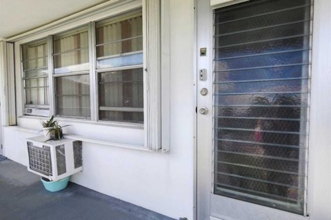 Condo in West Palm Beach, Florida, 1 bedroom  № 994044 - photo 1