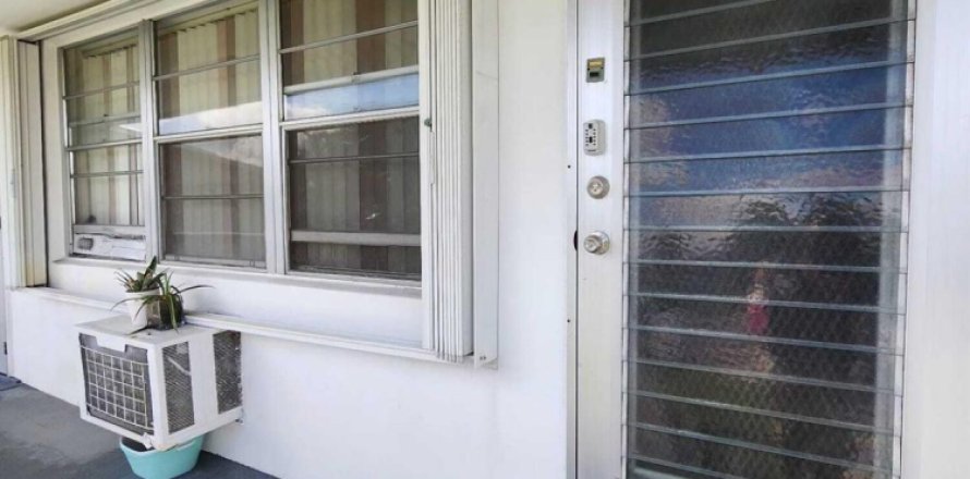 Condo in West Palm Beach, Florida, 1 bedroom № 994044