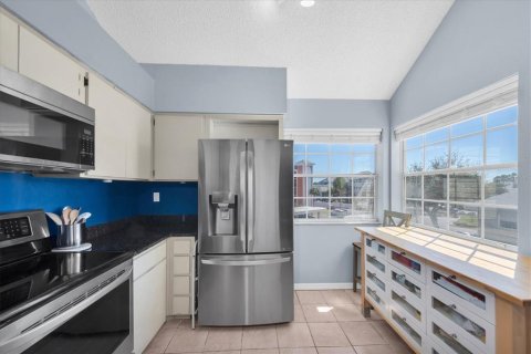 Condo in Saint Petersburg, Florida, 2 bedrooms № 2211901 - photo 10