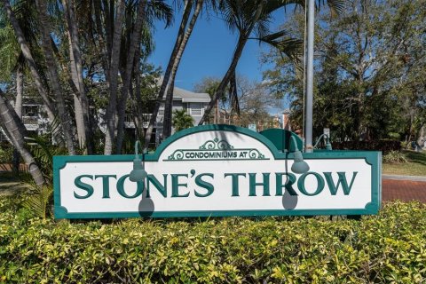 Condo in Saint Petersburg, Florida, 2 bedrooms № 2211901 - photo 3