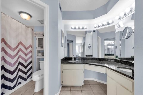 Condo in Saint Petersburg, Florida, 2 bedrooms № 2211901 - photo 18