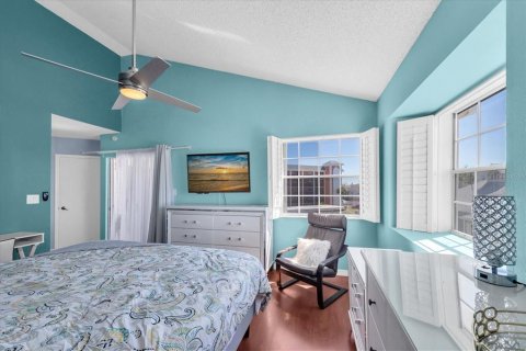 Condo in Saint Petersburg, Florida, 2 bedrooms № 2211901 - photo 17