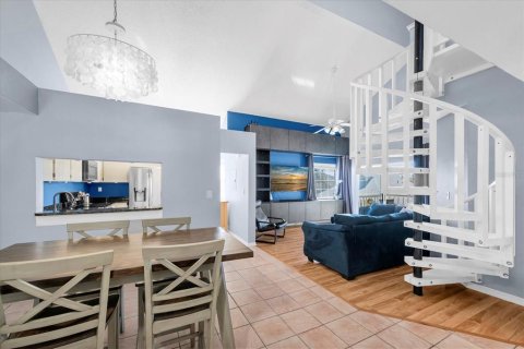 Condo in Saint Petersburg, Florida, 2 bedrooms № 2211901 - photo 12