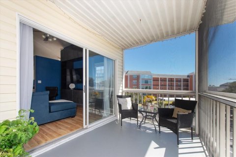 Condo in Saint Petersburg, Florida, 2 bedrooms № 2211901 - photo 21