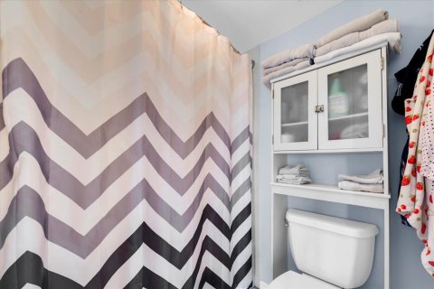 Condo in Saint Petersburg, Florida, 2 bedrooms № 2211901 - photo 30