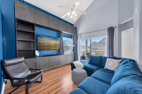 Condo in Saint Petersburg, Florida, 2 bedrooms № 2211901 - photo 4