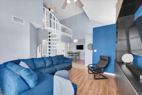 Condo in Saint Petersburg, Florida, 2 bedrooms № 2211901 - photo 6