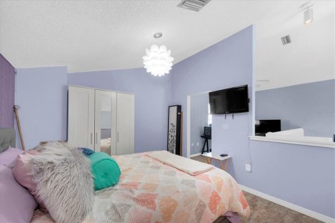 Condo in Saint Petersburg, Florida, 2 bedrooms № 2211901 - photo 26