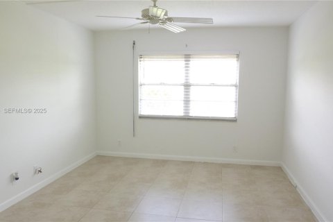 Condominio en venta en Pembroke Pines, Florida, 2 dormitorios, 110.74 m2 № 1982725 - foto 14