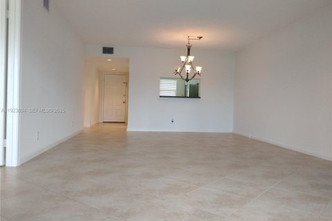 Condominio en venta en Pembroke Pines, Florida, 2 dormitorios, 110.74 m2 № 1982725 - foto 2