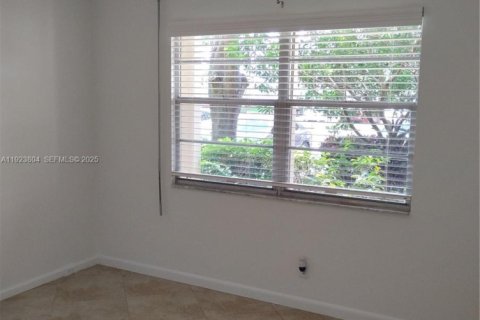 Condominio en venta en Pembroke Pines, Florida, 2 dormitorios, 110.74 m2 № 1982725 - foto 9