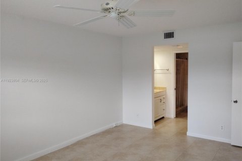 Condominio en venta en Pembroke Pines, Florida, 2 dormitorios, 110.74 m2 № 1982725 - foto 15